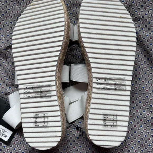 Forever 21 Platform Strappy Sandals - Picture 3 of 4